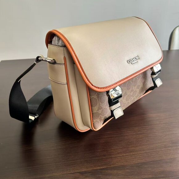 COACH Men's Monogram Racer Flap Messenger Bag, size 28 x 22.5 x 8 cm - Picture 2 of 9